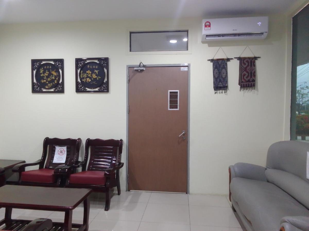 Super Oyo 90464 Borneo Hotel
